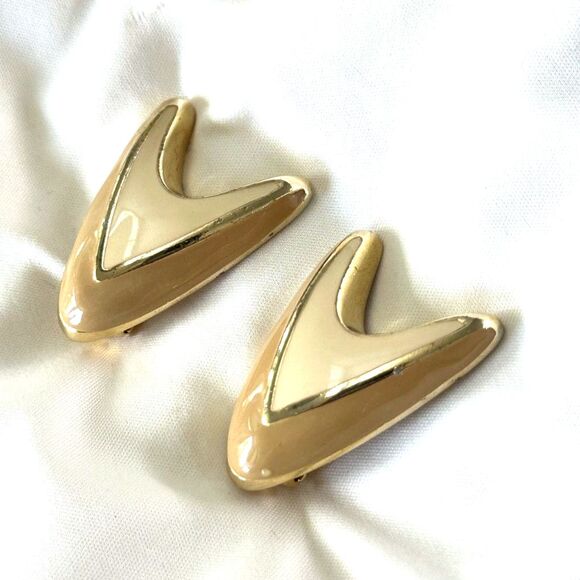 Alexis Kirk Cream and Tan Enamel Atomic Shaped Clip On Earrings - Picture 1 of 6